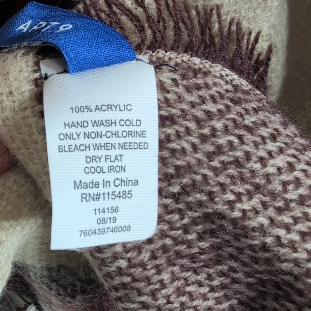 APT.9 Large Scarf Perfect For Fall Season